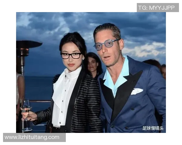 当足球明星遇上前男友的爱情纠葛与成长故事