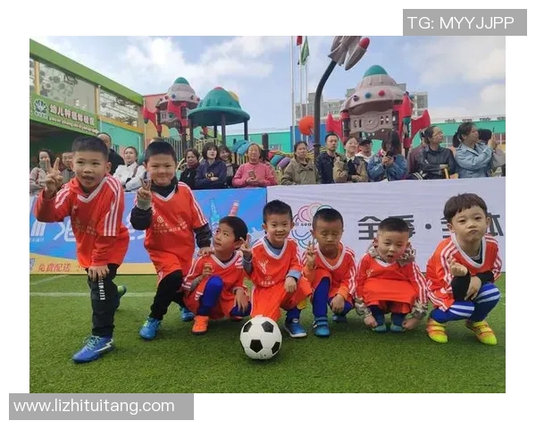 石家庄足球明星赛盛大举行球迷齐聚见证精彩对决与明星风采 石家庄足球明星赛盛大举行球迷齐聚见证精彩对决与明星风采