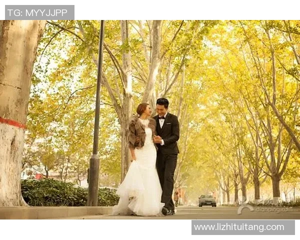 足球明星与白人妻子甜蜜生活瞬间大揭秘，感受他们的幸福与温馨时光