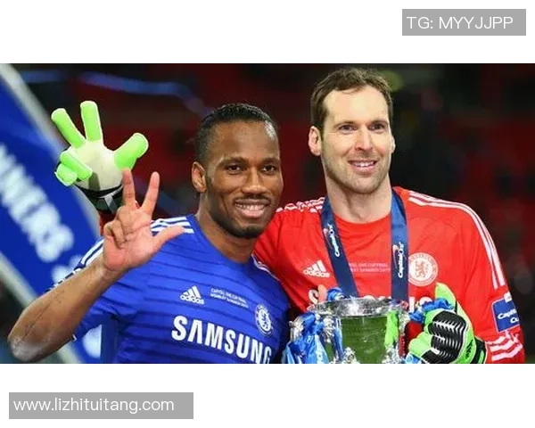 足球明星与传奇前辈的偶遇故事揭示了传承与梦想的力量 足球明星与传奇前辈的偶遇故事揭示了传承与梦想的力量