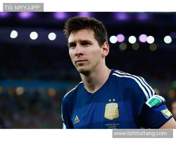 那些在绿茵场上闪耀的帅气足球明星们的魅力与风采 那些在绿茵场上闪耀的帅气足球明星们的魅力与风采