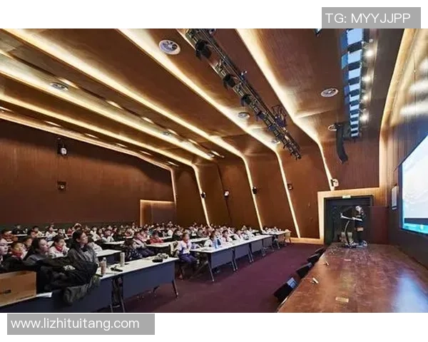 重庆足球队逆袭全国锦标赛的辉煌历程与背后故事揭秘 重庆足球队逆袭全国锦标赛的辉煌历程与背后故事揭秘